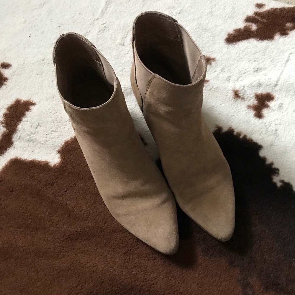 UO Chelsea Booties - Picture 3 of 12